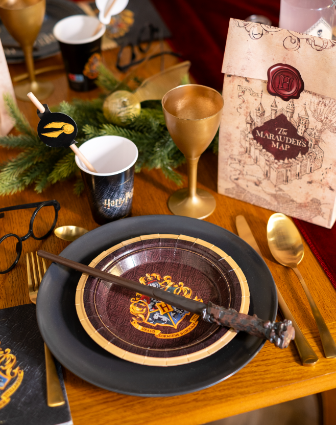 8 Petites assiettes en carton FSC® Harry Potter™ 18 cm