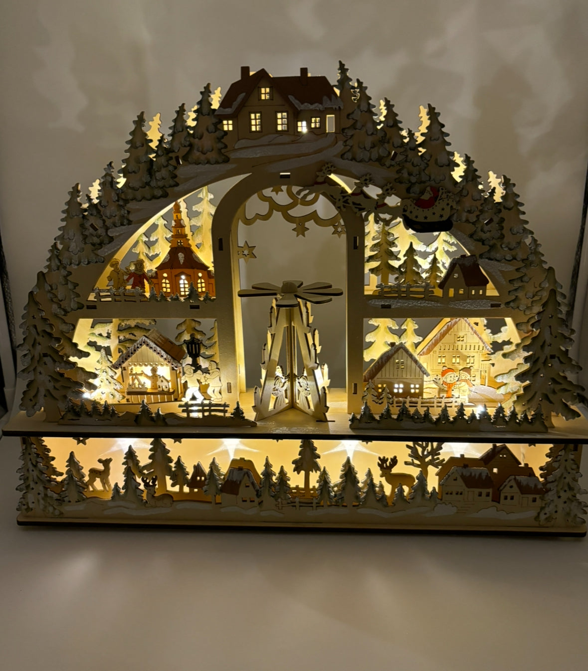 Scène d’hiver en arc lumineux avec LED en bois naturel (L/H/P) 45x35x9cm