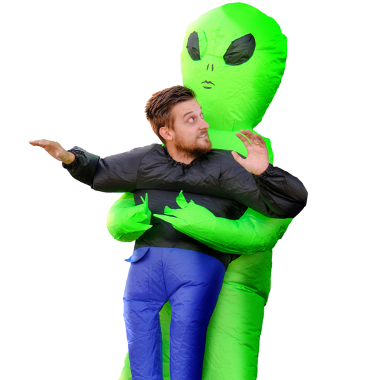 Déguisement gonflable porté par un alien adulte
